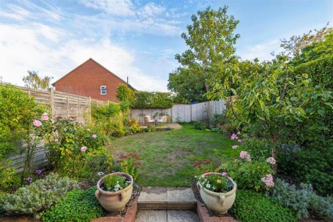 16a Elizabeth Road Godalming-2.jpg
