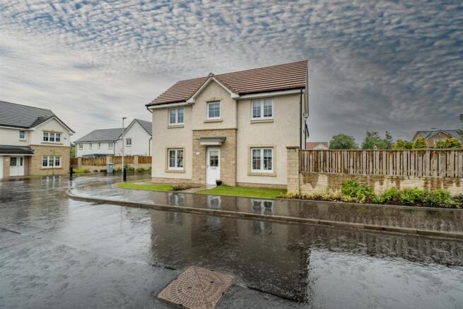 070-2_Hunterfield_Place_Carluke_ML84GY.jpg