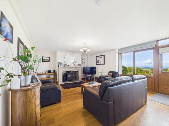 CAM02093G0-PR0052-STILL048