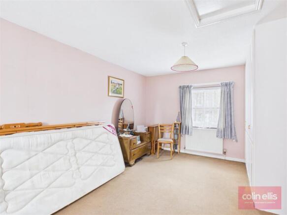 3 bed Terraced for sale Image 9