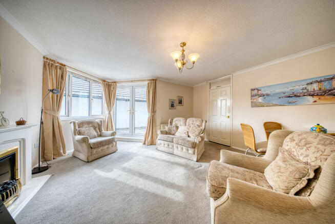 Living room pic 1