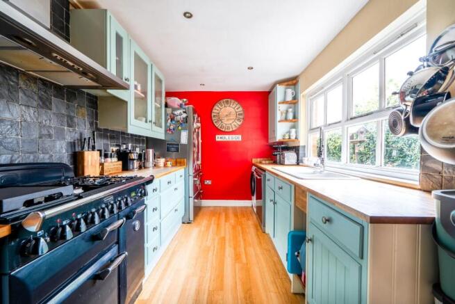 4 KITCHEN.jpg
