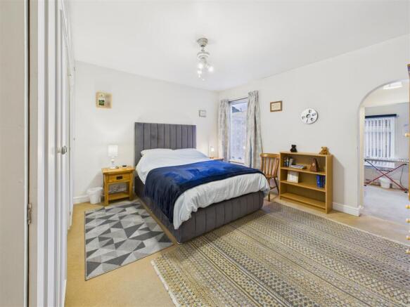 3 bed Terraced for sale Image 10