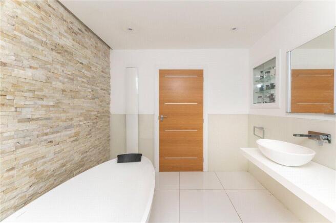 4 bed Detached for sale Image 12