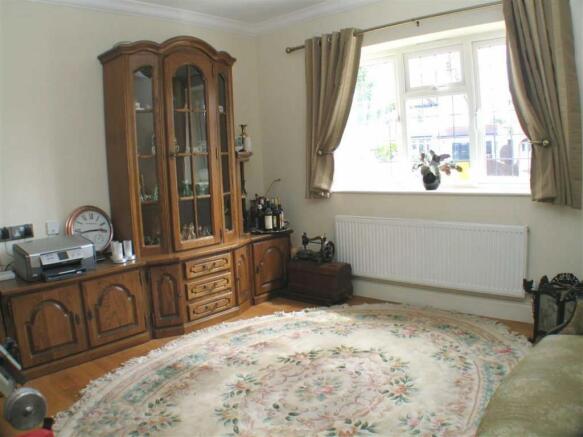 SNUG SITTING ROOM