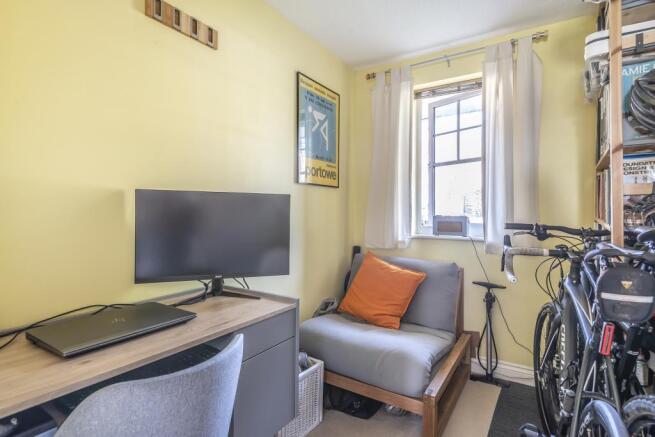 Bedroom/Office