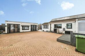 White Gates, West Park Drive, Darrington, Pontefract WF8 3HX