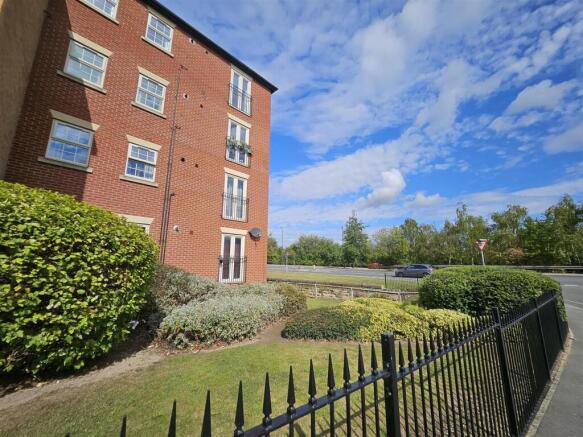 2 bed Apartment for sale Image 9