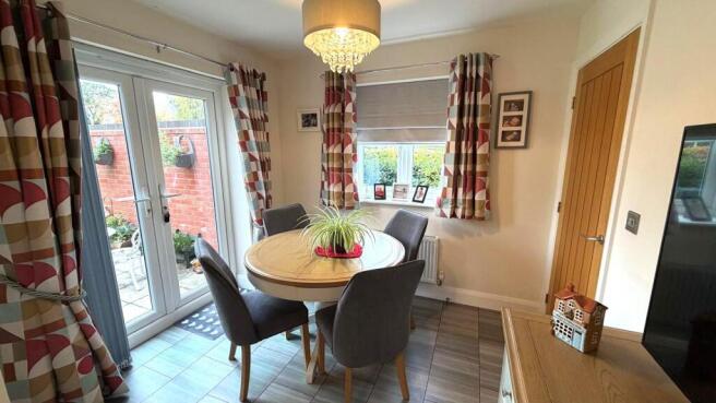 15 Wessex Close, Shawbury, Shrewsbury, Shropshire, SY4 4RZ photo 4