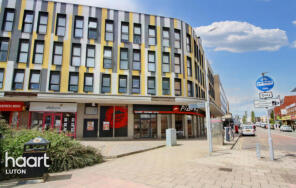 Flat 19, 56 Park Crescent, Park Street, Luton LU1 3FU