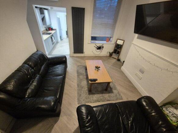 4 bed House Share to rent Image 9