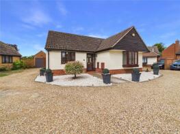 16, Rookery Close, Chelmsford CM3 2DF