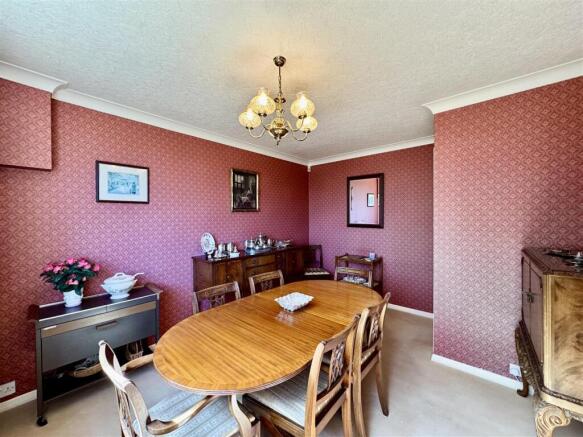 4 bed Detached Bungalow for sale Image 12