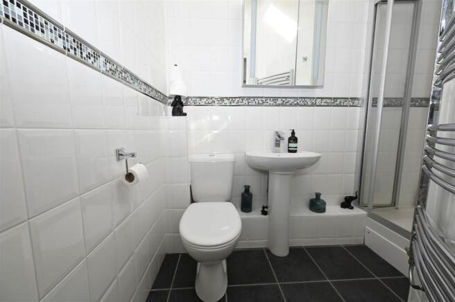 4 bed Detached for sale Image 8