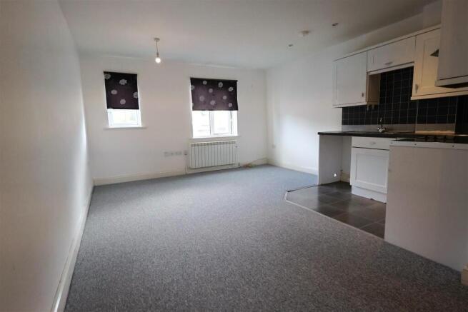 LOUNGE/KITCHEN