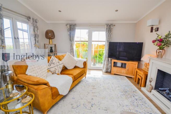 2 bed Park Home for sale Image 12