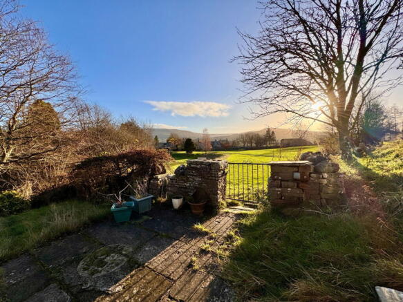 4 bed Detached for sale Image 11