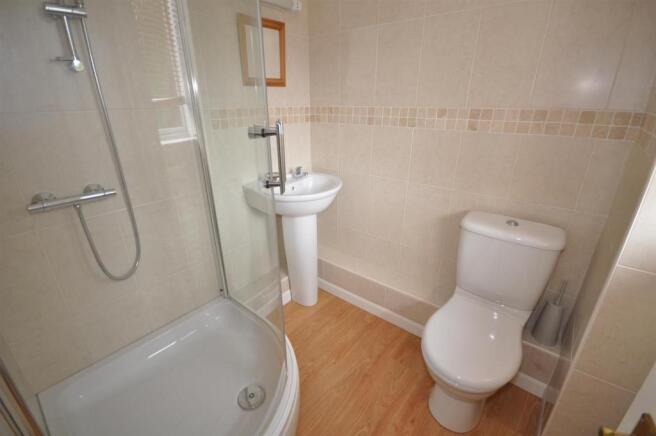 EN-SUITE SHOWER ROOM
