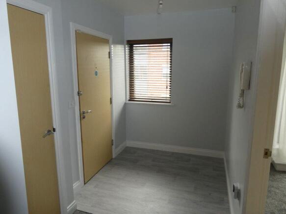 2 bed Apartment to rent Image 10