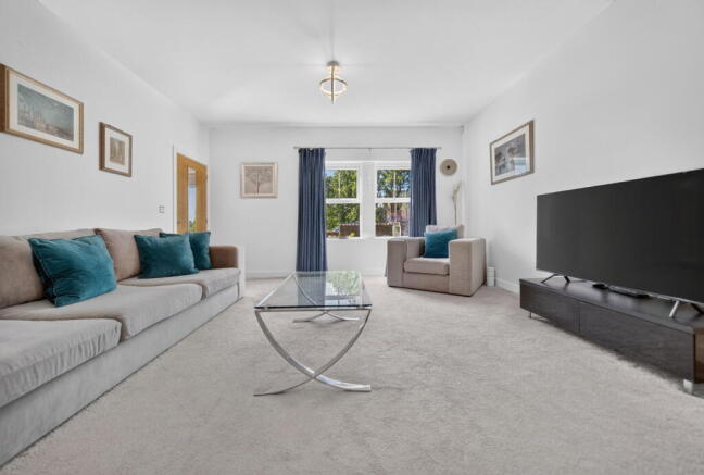 5 bed Detached for sale Image 8