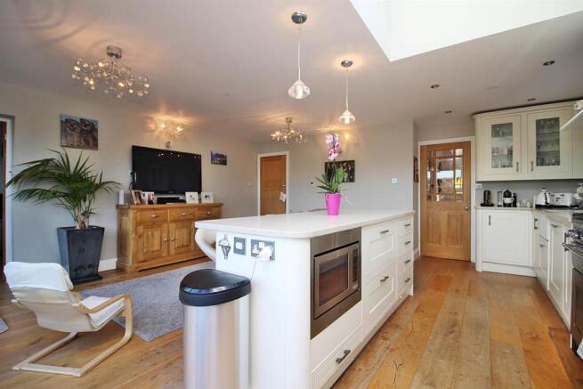 Kitchen family 5.JPG