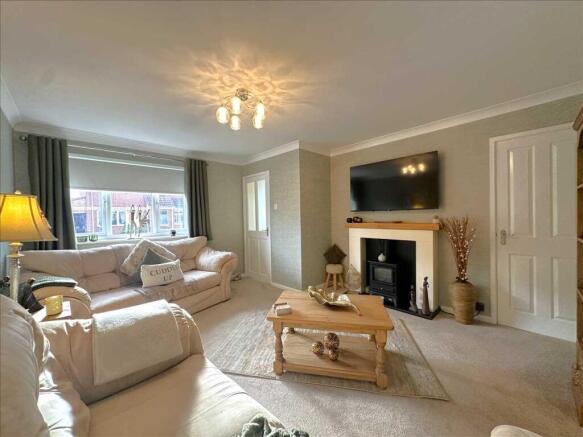 3 bed House for sale Image 4