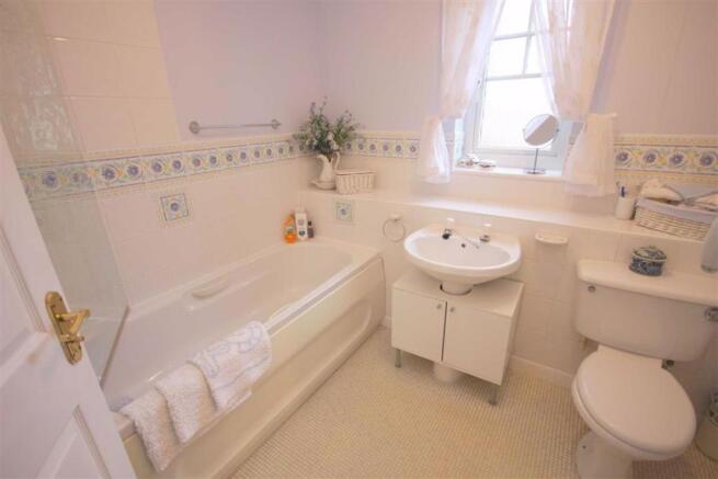 BATHROOM / WC