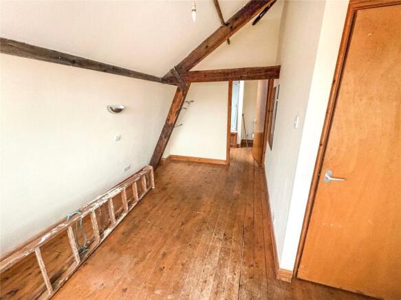 3 bed Apartment for sale Image 9