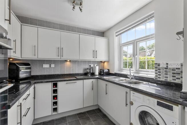 3 bed Semi-Detached for sale Image 12