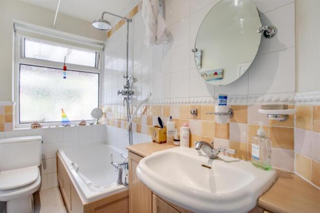 18 Kendalls Close Bathroom.jpg