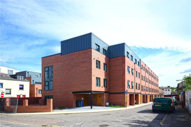 1 bed House Share to rent Image 7