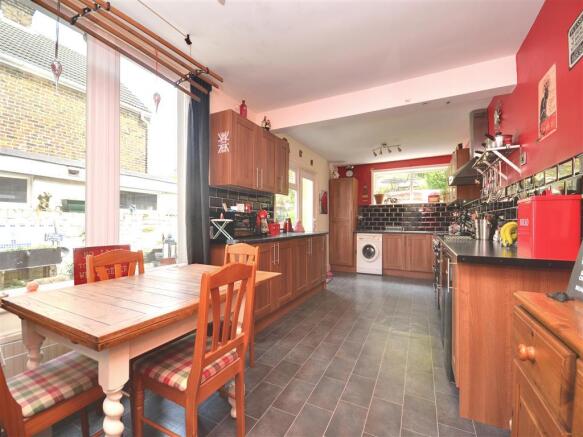 Kitchen/ Breakfast Room