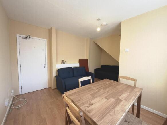 Lounge/Dining