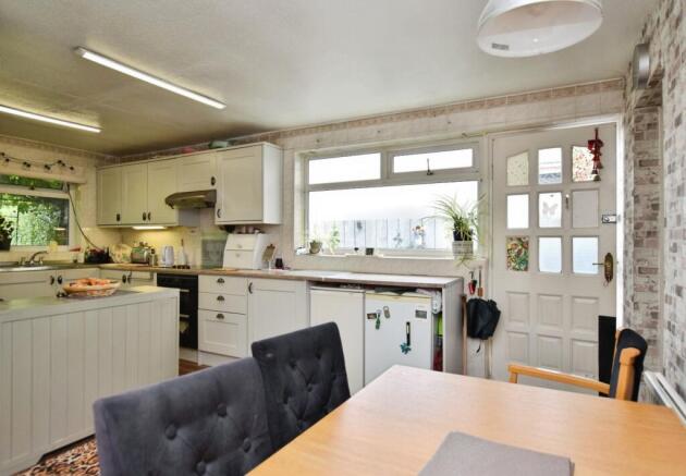 3 bed Semi-Detached for sale Image 6