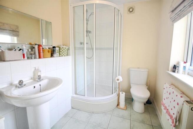4 bed Detached for sale Image 10