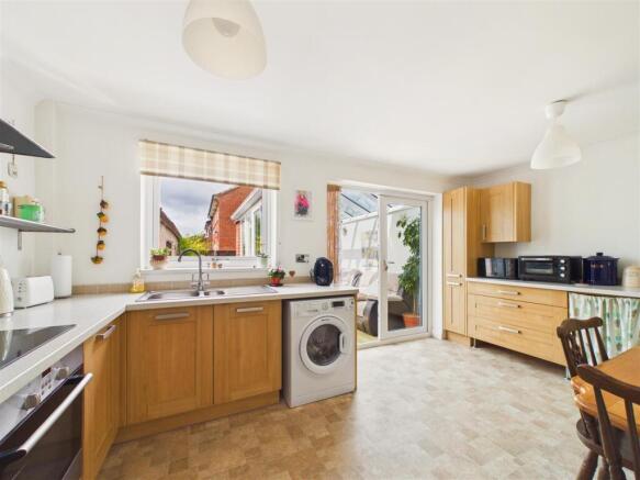 3 bed Semi-Detached for sale Image 4