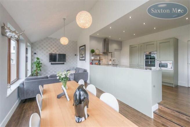 DINING ROOM/FAMILY AREA