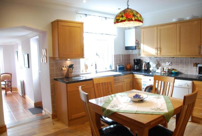KITCHEN/BREAKFAST ROOM