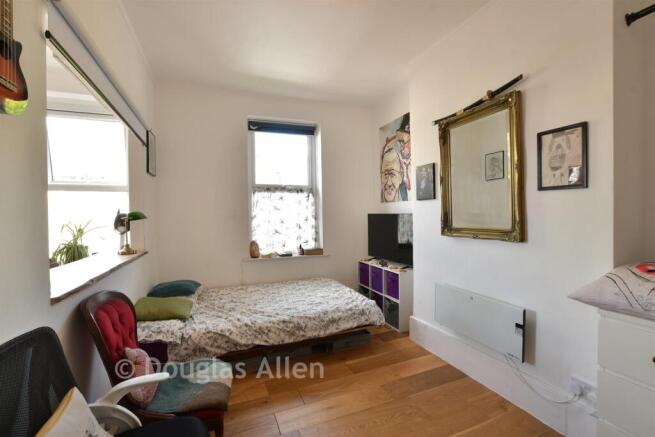 Bedroom/ Living Room