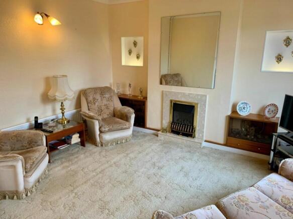 LOUNGE/DINING ROOM