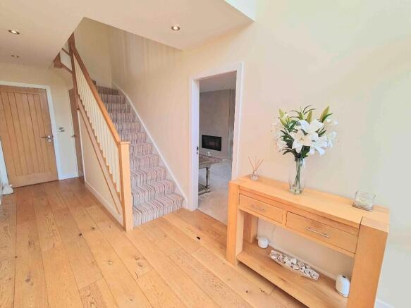 5 bed Detached for sale Image 6