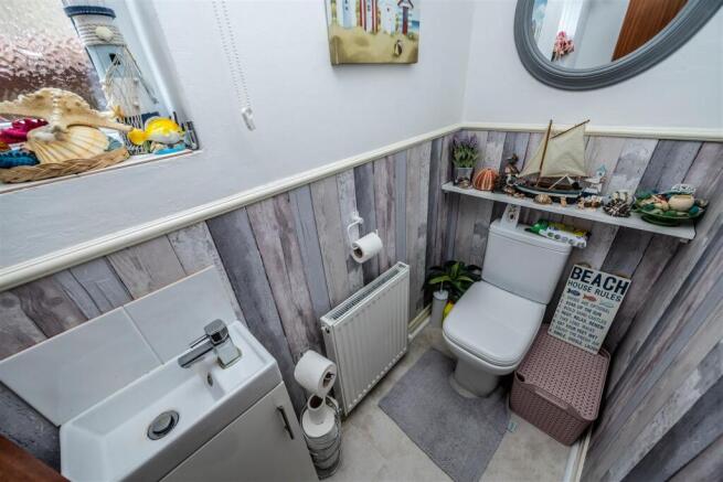 4 bed Detached for sale Image 11