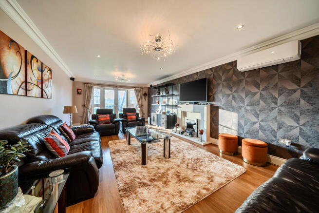 1422667-8-69a8815...