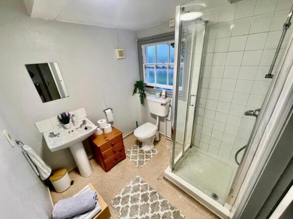 BH R1 Bathroom .jpeg