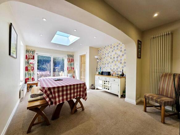 4 bed Detached for sale Image 9