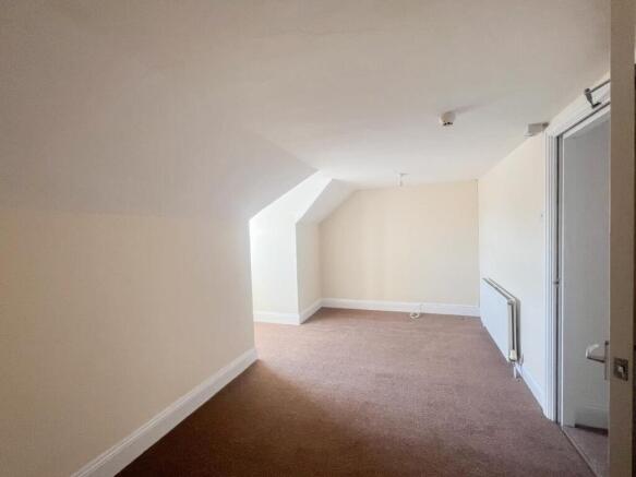 3 bed Flat to rent Image 9