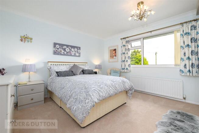 3 bed Detached Bungalow for sale Image 11