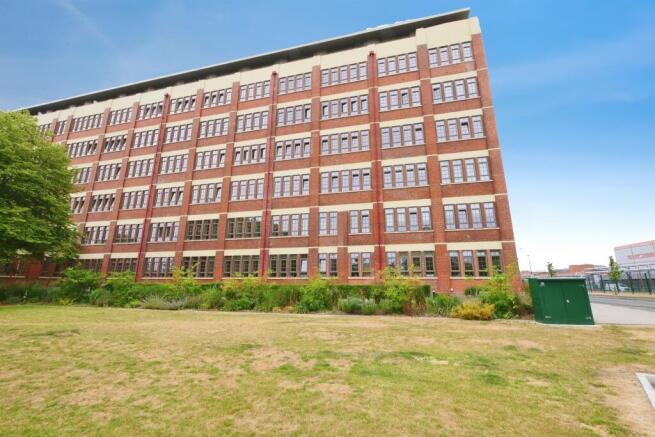 2 bed Apartment for sale Image 8