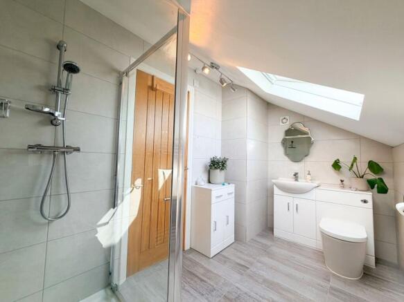 3 bed Semi-Detached for sale Image 12