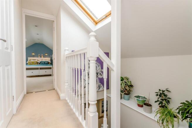 8333768-interior32.jpg